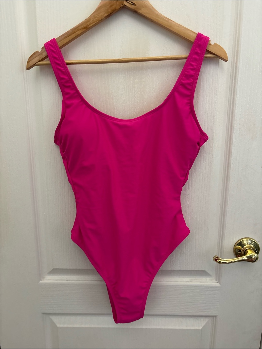 No boundaries Woman’s M (8-10) Hot Pink One Piece Swimsuit